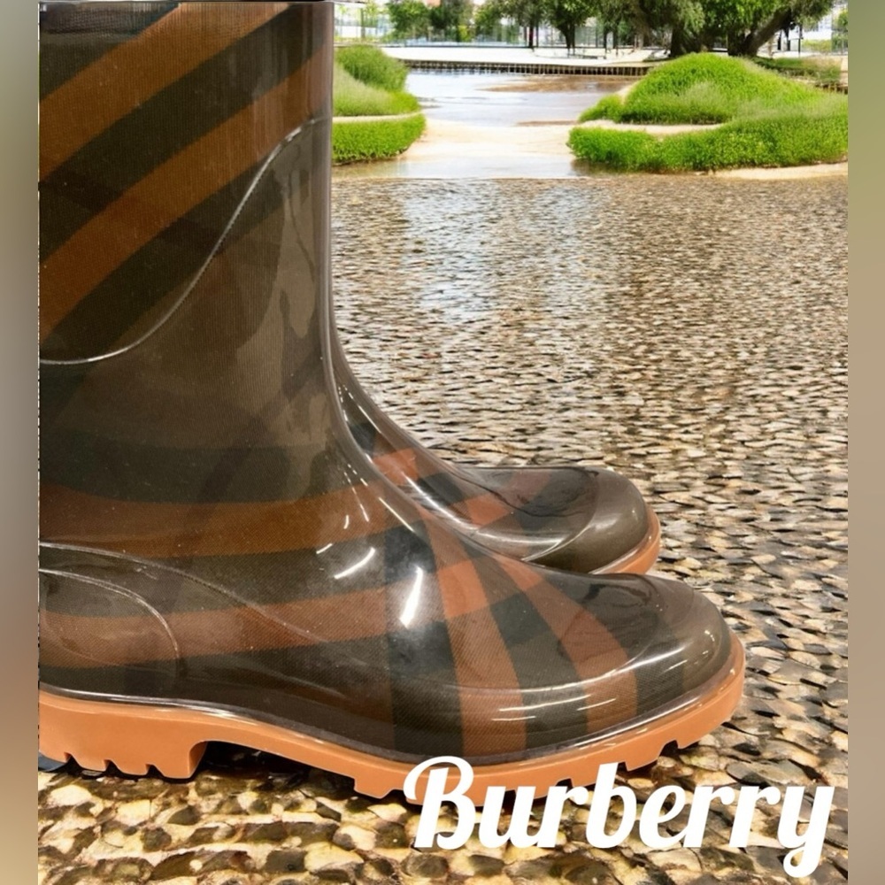 Burberry Tynedale Check Rain Boots Size 37 Retail $395 EUC